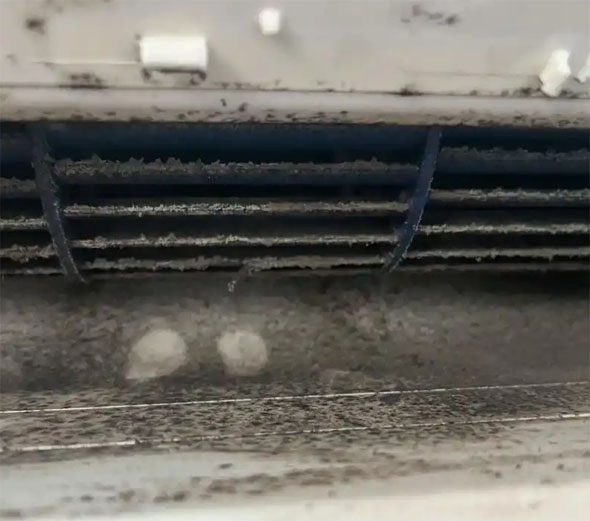 惠农空调吹的风有股烧焦味是怎么回事